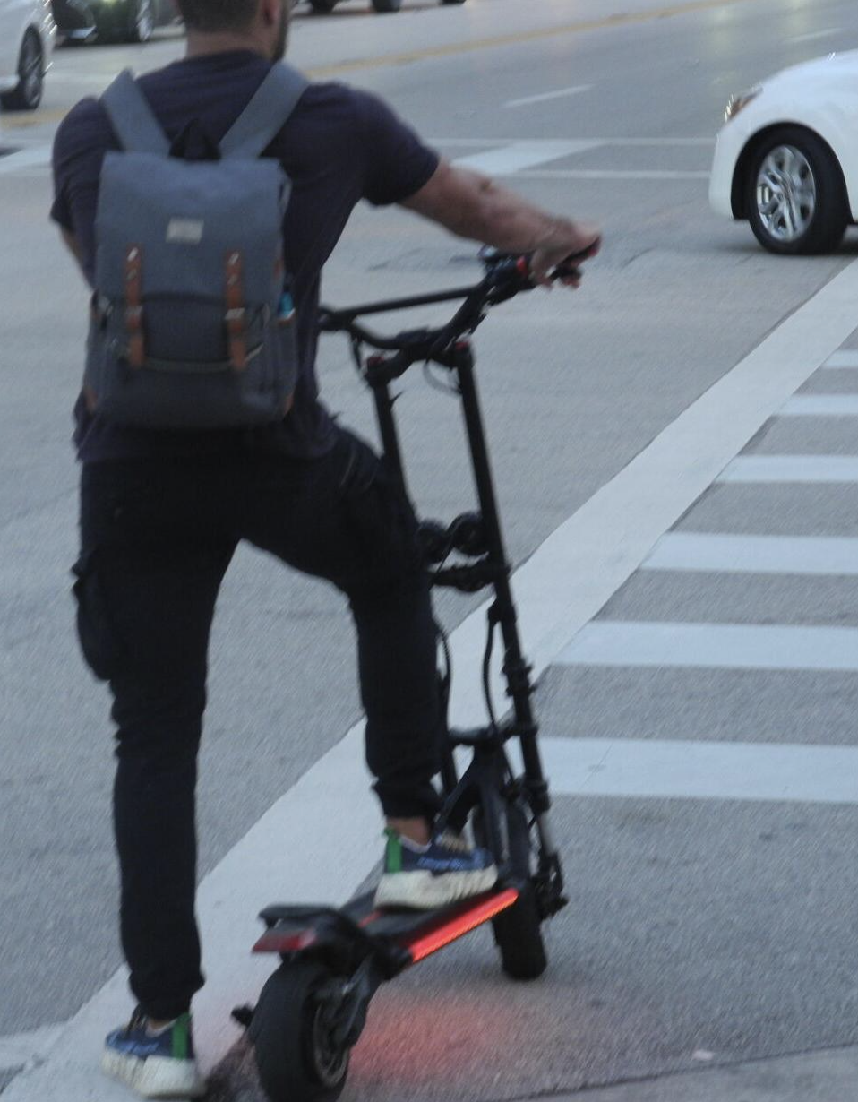 Electric bikes and scooters, a growing problem in the Village